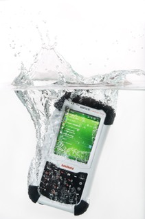 Nautiz-X7-rugged-PDA-in-water green